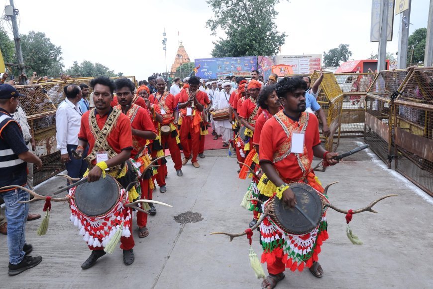 First Shravan Monday 2025 at Mahakaleshwar Temple Sees Devotional Music, Cultural Performances, and Large Devotee Gathering in Ujjain