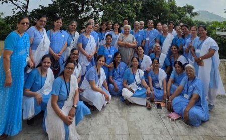 कपड़े की थैली में स्टील की बॉटल , ग्लास और रुमाल : जनक दीदी का कमाल  