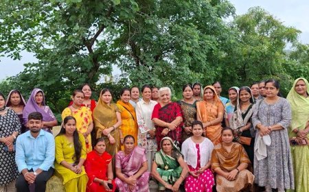 Women from Self-Help Groups Learn "Sustainable Livelihood" from Janak Didi