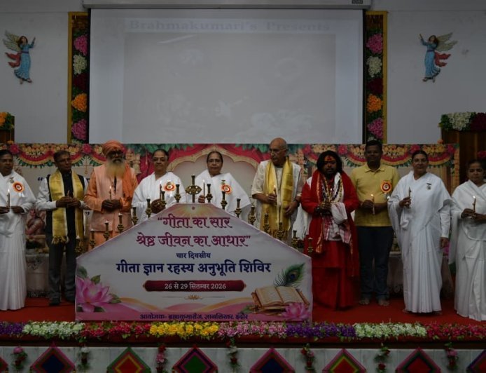 गीता ज्ञान सुनना नहीं, अपितु जीना है"- ब्रह्माकुमारी वीणा दीदी, हुबली